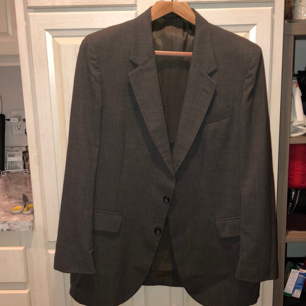 Mens SUMMIT HILL 100% Virgin Wool Suit! Appropriate for all Year around.